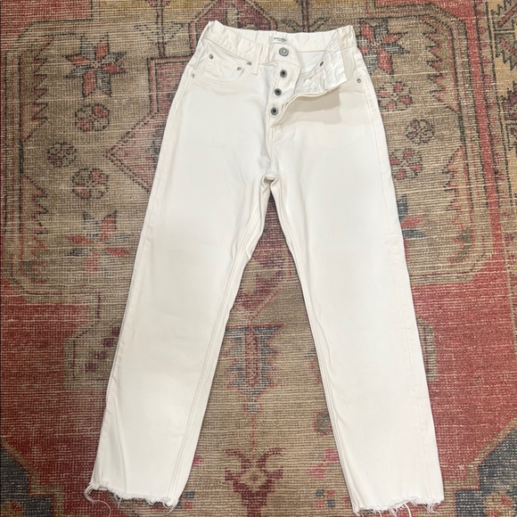 White High-Waisted Moussy Vintage Jeans